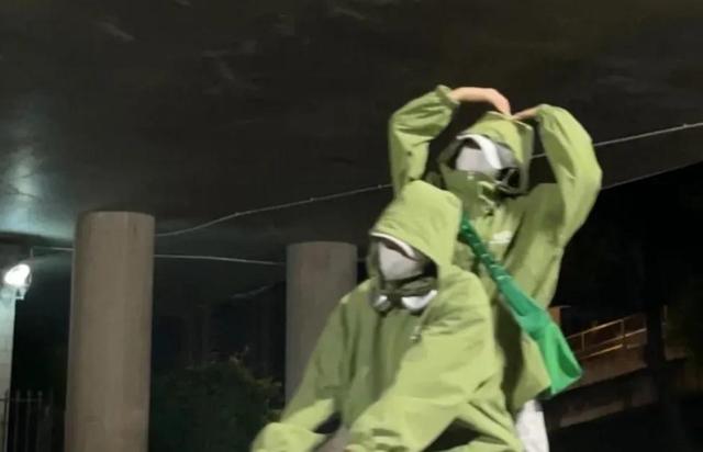 小红书怎么置顶自己的笔记评论，小红书粉丝不到500怎么推广？