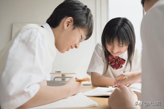 大学学校做什么生意赚钱，在大学校园里做什么生意最赚钱知乎？