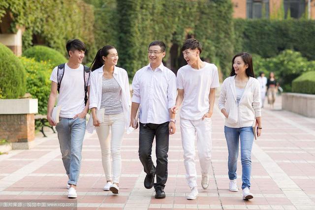 漂亮女大学生秘密兼职，女大学生秘密兼职直播视频？