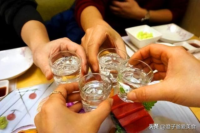 聚会发朋友圈的句子简短幽默，聚会发朋友圈的句子简短精辟？