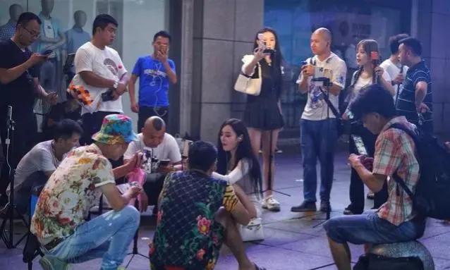 深夜美女直播app苹果下载安装，深夜美女直播app苹果下载大全？