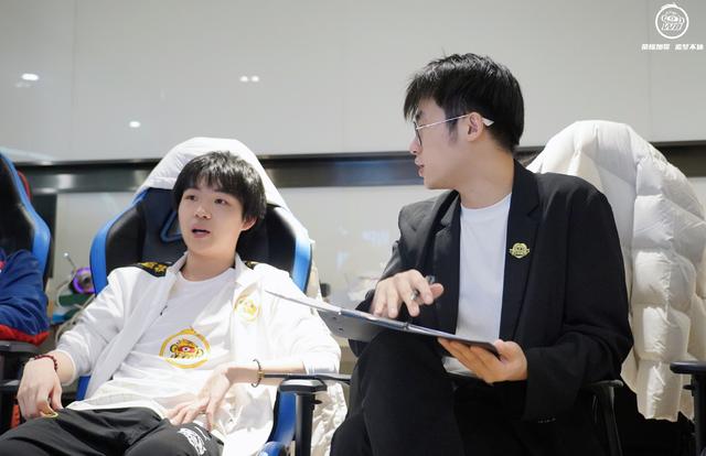 花小楼直播间事故，花小楼直播唱歌？