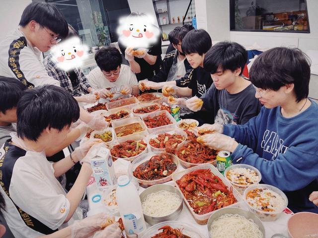 花小楼直播间事故，花小楼直播唱歌？