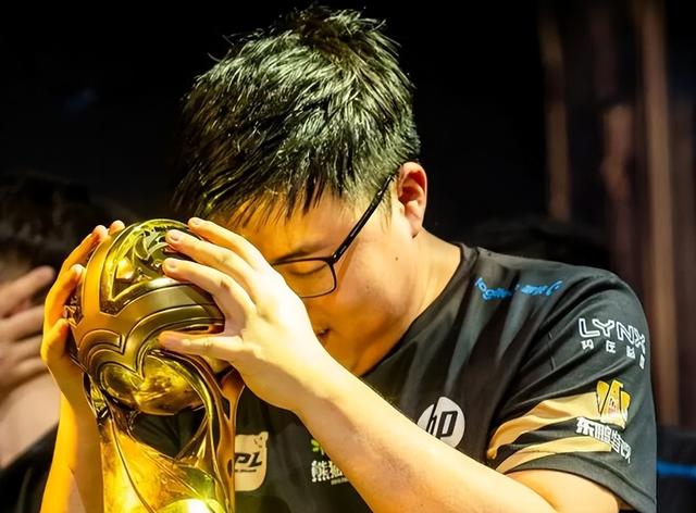 哔哩哔哩uzi直播间，uzi直播间链接？
